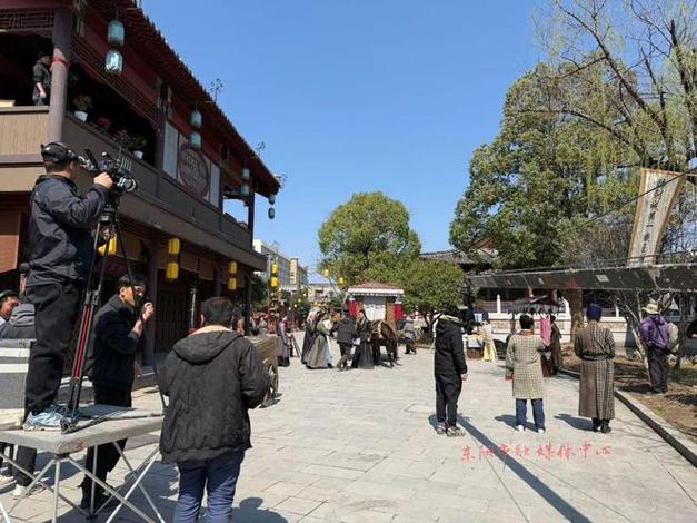 占地80亩的横店影视城宋街影视拍摄基地建成投用,基地根据微短剧置景
